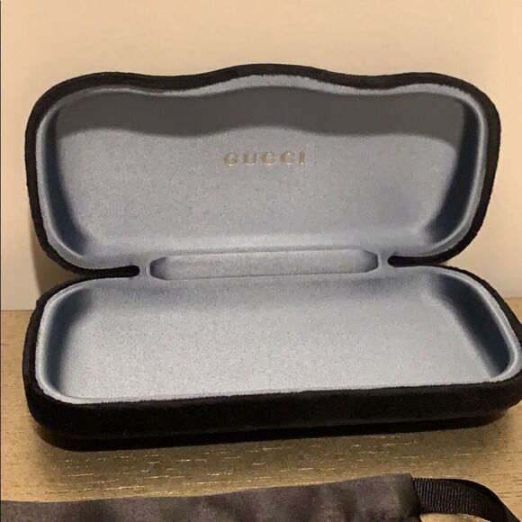 Gucci sunglass valves case & satin dust bag dust c - Picture 6 of 14